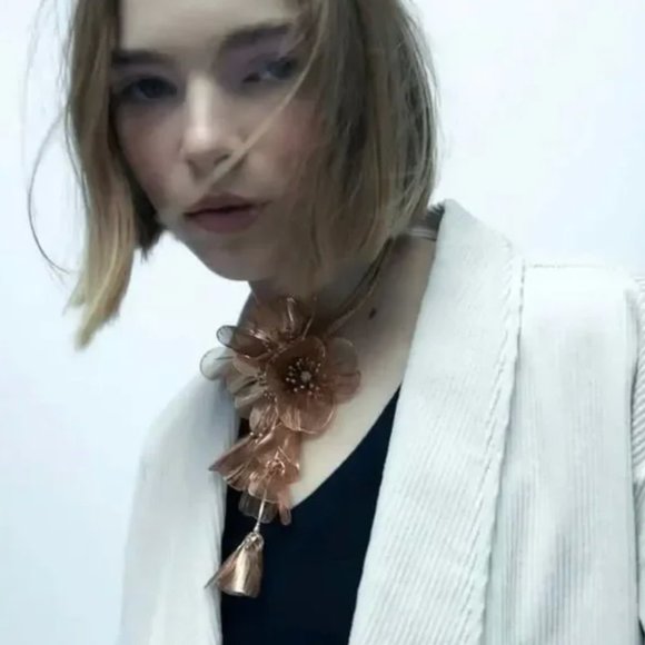 Zara Jewelry - ZARA Flower drop necklace